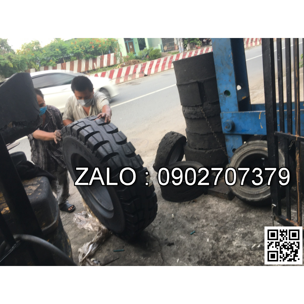 Thay bánh xe nâng xăng Nissan