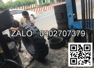 Thay bánh xe nâng dầu Nissan