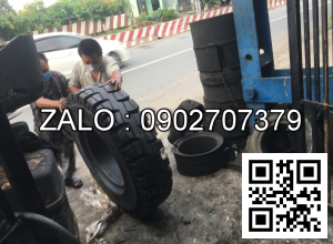 Thay bánh xe nâng xăng TCM