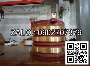 Cổ góp điện 3 pha có kích thước 55 x 100 x 90 mm